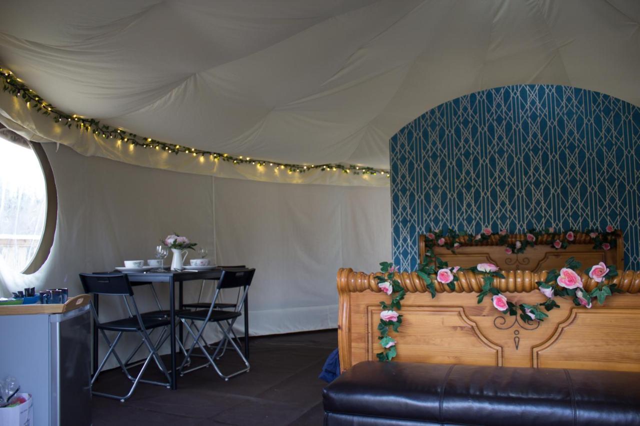 Little River Glamping Ballymoney Exteriör bild
