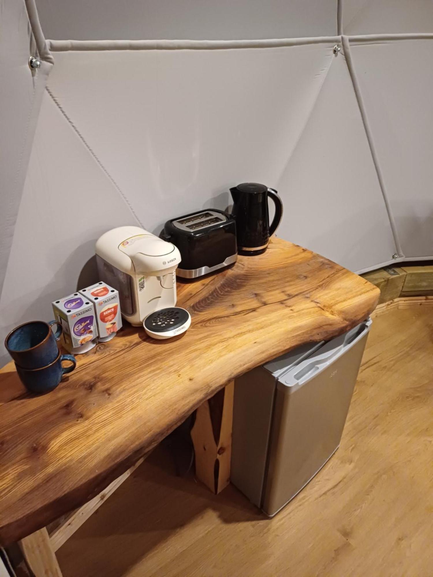 Little River Glamping Ballymoney Exteriör bild